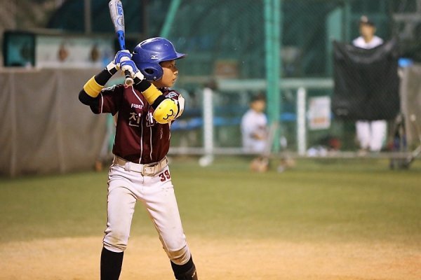 LG에 지명된 라온고 권동혁의 초등학교 5학년 때 타격 모습. 사진제공 | 대한유소년야구연맹