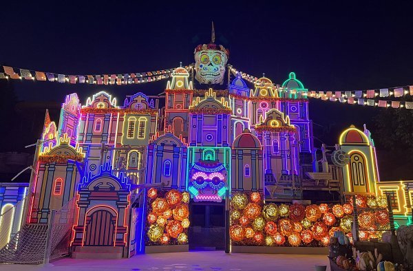 28일 재개장한 ’마르 카리베 2.0’. 가을 시즌을 맞아 멕시코의 유명한 축제인 ’망자의 날’을 모티브로 디자인을 했다. 사진제공|삼성물산 리조트 부문