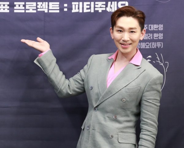 뮤지컬 배우 김호영이 찰진 입담을 자랑하며 방송가의 샛별로 떠올랐다. 사진제공｜딩고 ‘드랍 더 피티’