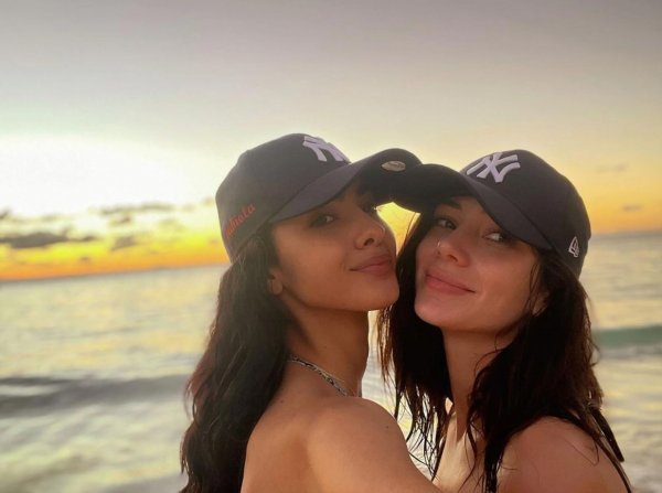 마리아나 바렐라(좌)와 파비올라 발렌틴. 인스타그램 캡처.