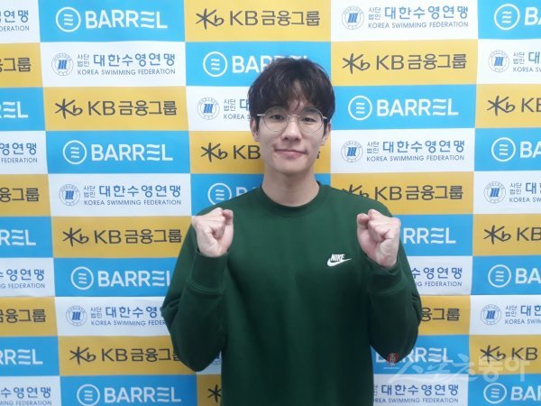 김민섭(18·여수충무고3)은 6일 경북 김천실내수영장에서 열린 2023년 수영국가대표선발전 남자 접영 200m 결선에서 1분55초95의 기록으로 우승과 함께 한국 기록 경신에 성공했다. 올해 3월 국가대표선발전을 통해 태극마크를 단 그는 내년 실업팀 입단과 함께 주요 국제대회 결선 진출을 노린다.
김천 I 권재민 기자 jmart220@donga.com