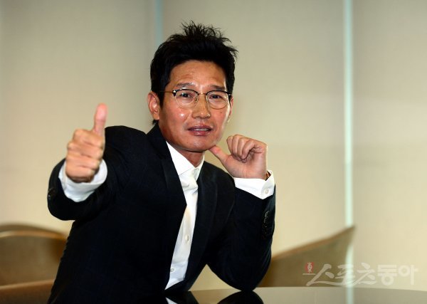 염경엽 KBO 기술위원장이 LG 지휘봉을 잡았다. 3년의 계약기간 내 우승을 다짐한 염 감독은 자신의 경험과 노하우를 총동원해 2002년 이후 한국시리즈에 오르지 못한 LG의 오랜 한을 풀어주겠다는 의지다. 스포츠동아DB