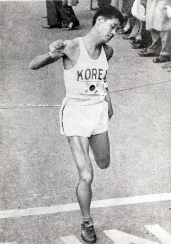 1950년 보스턴 마라톤 우승을 차지한 故 함기용 고문. 사진=대한육상협회
