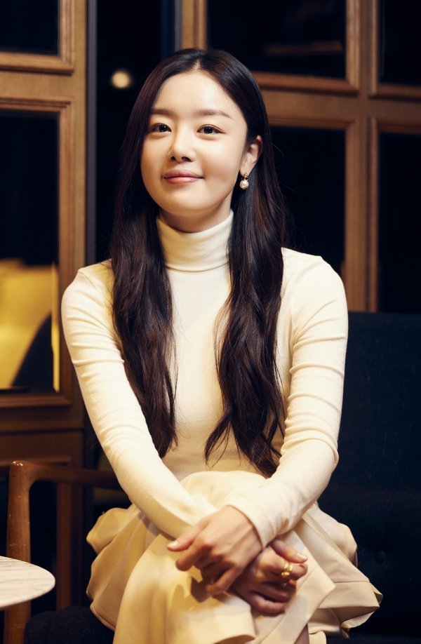 걸그룹 시크릿 출신 한선화가 달라졌다. 잔잔한 멜로 영화 ‘창밖은 겨울’에서 내성적이고 서정적인 인물을 연기한다. 사진제공|(주)영화사 진진