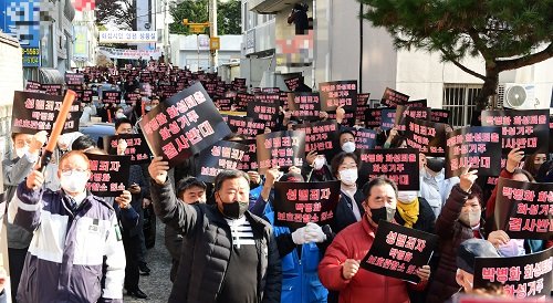 화성시민단체 학부모 등 700여 명 참석 박병화 퇴거 촉구 결의대회를 갖고 있다. 사진제공 | 화성시