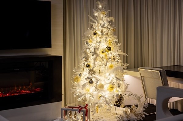 플라자 호텔 크리스마스 프로모션 ‘윙즈 온 마이 윈터‘