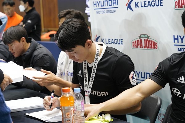 2022 스페셜올림픽코리아 K리그 통합축구 올스타전 사인회 장면
