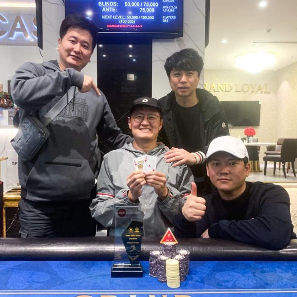 HSS 5슈퍼스택 터보에서 우승한 진용배(가운데)와 참가자들. 사진제공 | KMGM