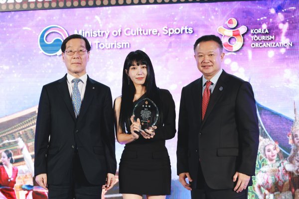 김장실 한국관광공사 사장, 정은지 한-태 상호방문의 해 홍보대사, 유타싹 수파썬 태국관광청장(왼쪽부터). 사진제공|한국관광공사