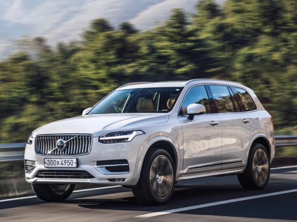 사람을 배려하는 디자인과 기술을 대거 적용한 XC90은 첨단 티맵인포테인먼트 시스템의 편리함과 대형 세단 수준의 차별화된 승차감까지 갖춰 수입 대형 SUV 시장에서 가장 뚜렷한 존재감을 발휘하고 있다. 사진제공|볼보자동차코리아
