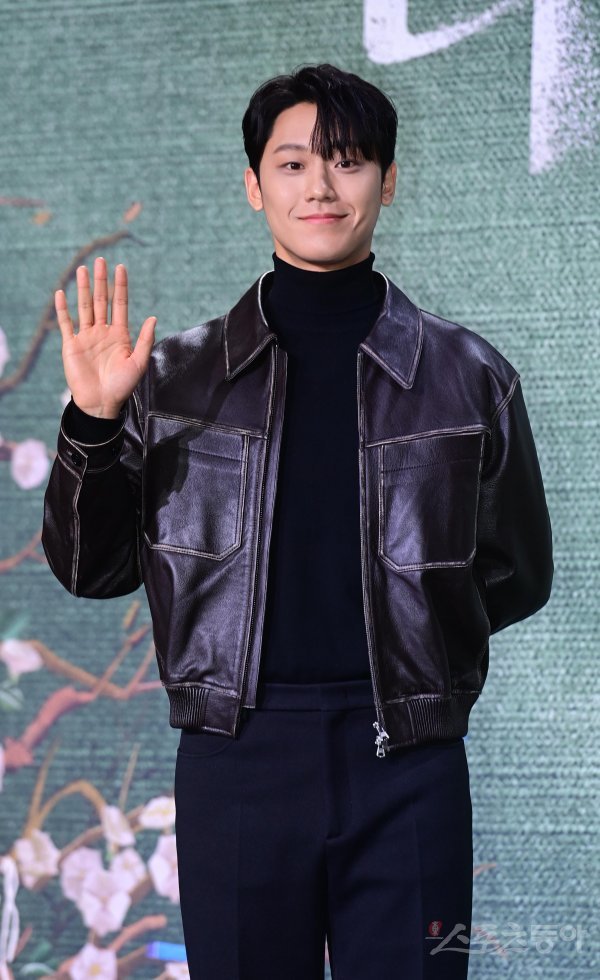 배우 이도현이 20일 서울 종로구 JW메리어트동대문스퀘어서울에서 열린 넷플릭스 시리즈 ‘더 글로리’ 제작발표회에서 포즈를 취하고 있다. 주현희 기자 teth1147@donga.com