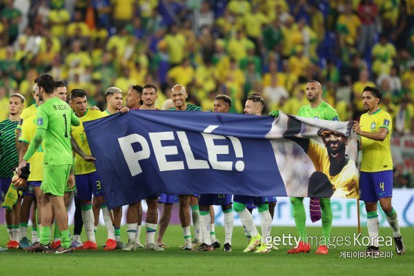2022 카타르 월드컵에 출전한 브라질 선수들이 펠레의 건강 회복을 기원하고 있다. 사진=게티이미지코리아.