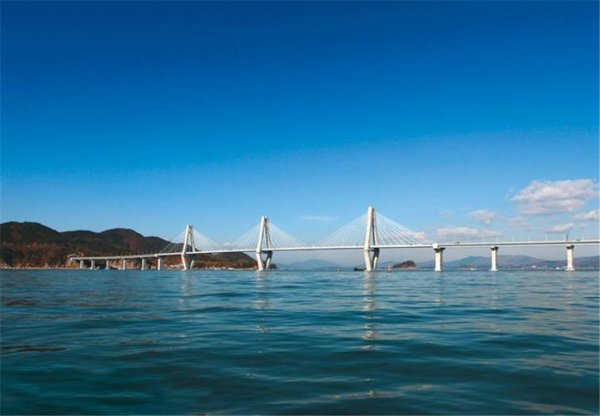 경남 거제시~부산 가덕도 연결하고 있는 ‘거가대교’. 사진제공|경남도