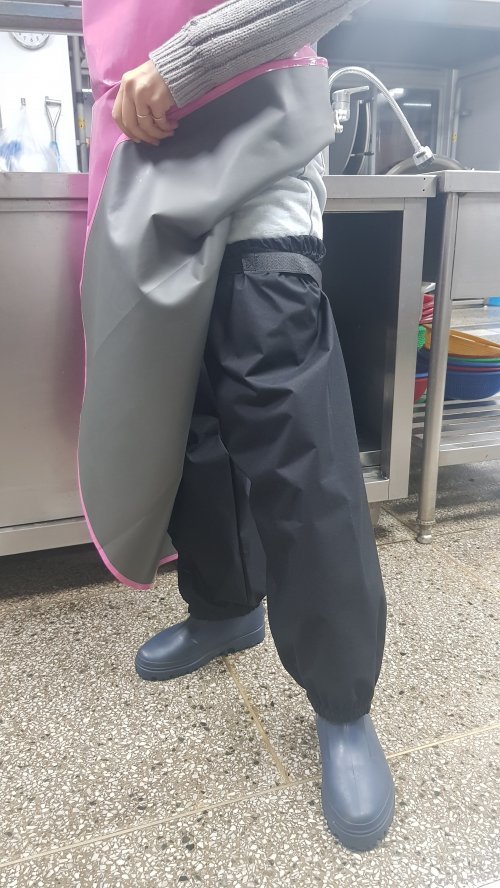 안전발토시를 착용한 모습. 사진제공 | 부산시교육청