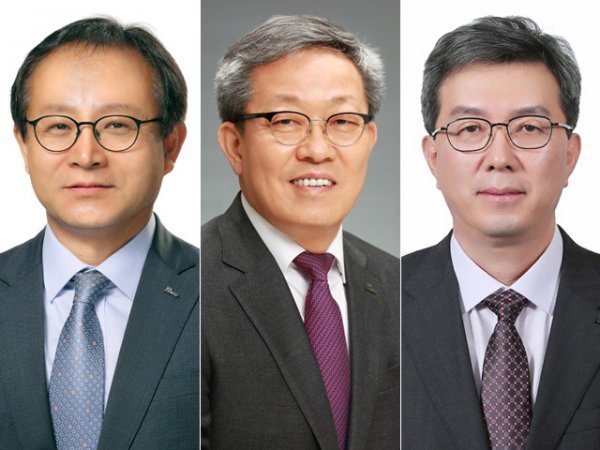 정기섭 포스코홀딩스 경영전략팀장, 정탁 포스코인터내셔널 부회장, 김준형 포스코케미칼 사장(왼쪽부터).
