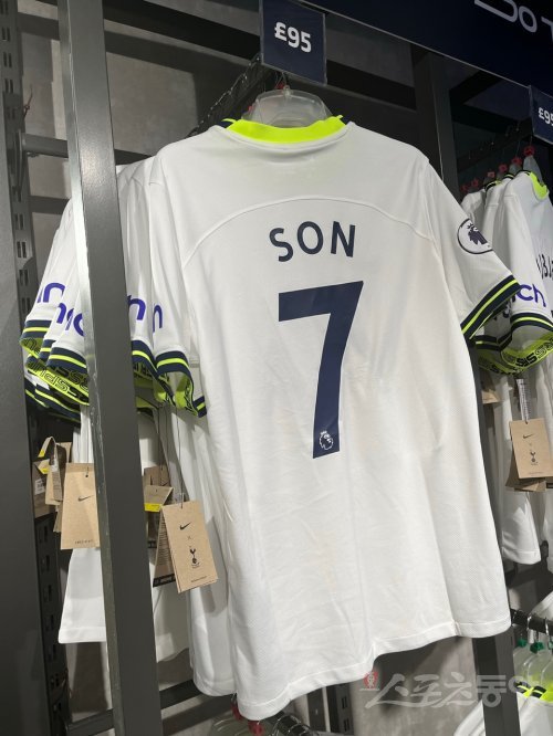 토트넘 홋스퍼 스타디움의 메가스토어. 남장현 기자 yoshike3@donga.com