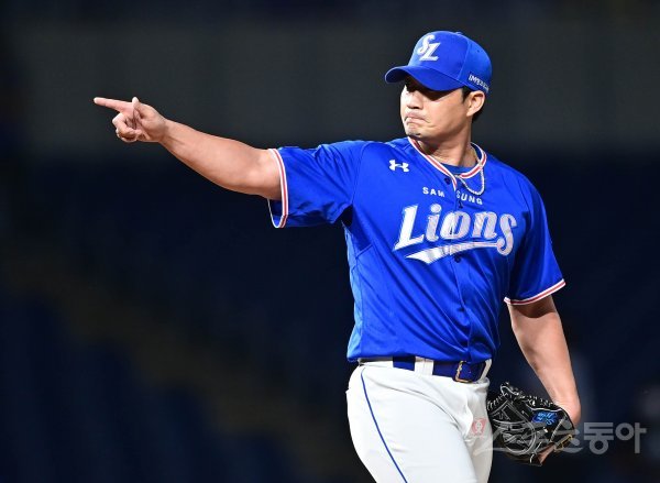 삼성 오승환이 전인미답의 KBO리그 개인통산 400세이브에 도전한다. 올 시즌 정확히 30세이브만 보태면 본인과 팀은 물론 리그 역사에서 큰 족적을 남기게 된다. 그는 4일 일본 스포니치 아넥스와 인터뷰에서 “400세이브를 목표로 올 시즌 최선을 다하겠다”고 다짐했다. 스포츠동아DB