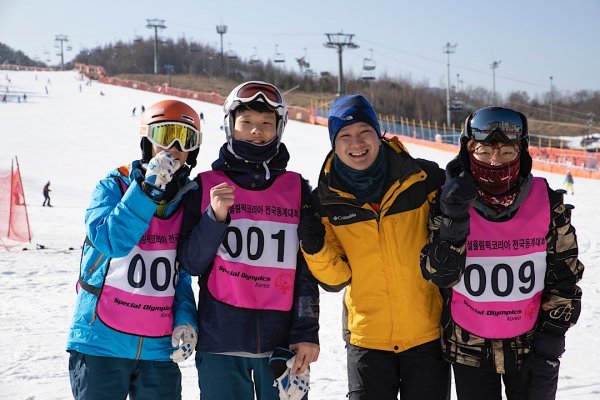 2019스페셜올림픽코리아 전국동계대회(설상)선수단이 기념사진을 촬영하고 있다.