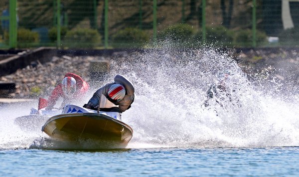 미사리경정장에서 턴마크를 돌며 질주하는 선수. 사진제공|국민체육진흥공단