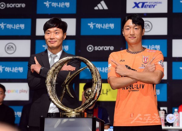 20일 서울 양재동 더케이호텔 서울에서 열린 ‘하나원큐 K리그 2023 개막 미디어데이’에 참석한 제주유나이티드 남기일 감독과 최영준이 포즈를 취하고 있다. 김민성 기자 marineboy@donga.com