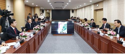 지난 8일 의왕시청 중회의실에서 진행된 ‘의왕미래교육협력지구 업무협약식’. 사진제공|의왕시