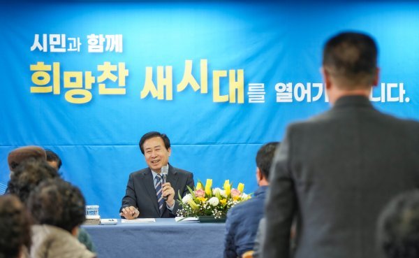 박홍률 목포시장이 2023년도 시민과의 대화를 주재하고 있는 모습. 사진제공ㅣ목포시