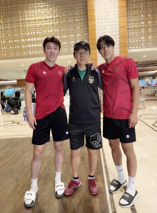 왼쪽부터 신재원, 신태용 감독, 신재혁. 사진제공 | 신태용 감독