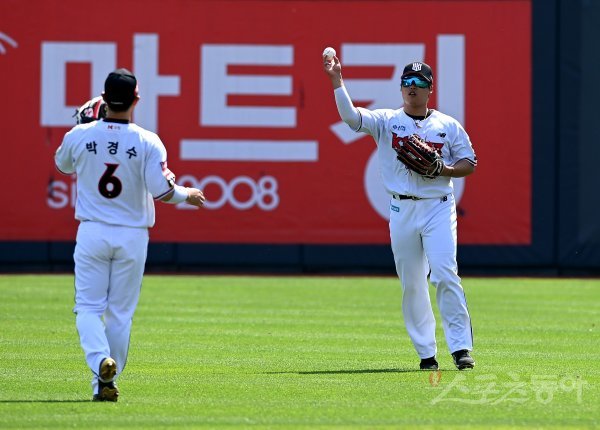 KT 강백호(오른쪽). 스포츠동아DB