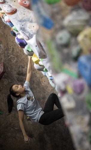 대한산악연맹이 주관하는 2023년 국가대표 선발전 및 제43회 전국 스포츠클라이밍 선수권대회가 4월 7일부터 9일까지 서울 강남스포츠클라이밍센터에서 열린다. 이번 대회에는 서채현 김자인(사진) 천종원 이도현 이승범 등 간판 스타들이 총출동한다. 스포츠동아DB