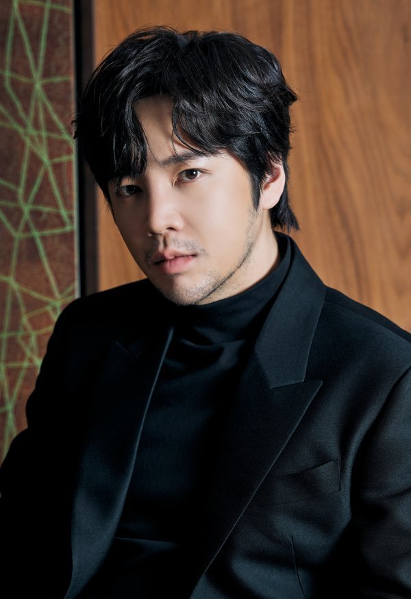 쿠팡플레이 오리지널 시리즈 ‘미끼’에서 거친 매력을 뽐낸 배우 장근석은 “앞으로도 겁 없이 다양한 장르와 캐릭터에 도전하고 싶다”고 힘주어 말했다. 사진제공｜쿠팡플레이