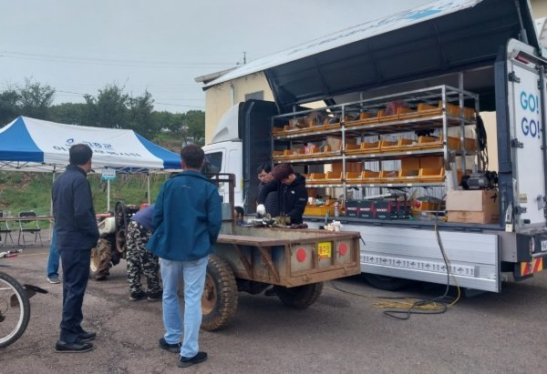 고흥군이 6일 두원면 풍류마을에서 풍류리 4개 마을 주민들을 대상으로 어깨동무봉사단을 운영했다. 사진제공ㅣ고흥군