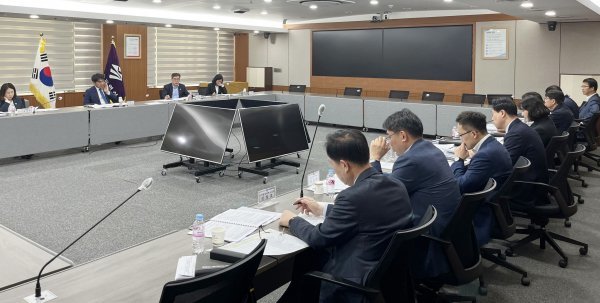 부산시가 지난 12일 오후 시청에서 ‘2024년 국비 확보 추진상황 보고회’를 개최한 모습. 사진제공ㅣ부산시