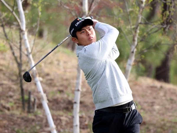 제18회 DB손해보험 프로미 오픈 1라운드 10번 홀에서 티샷을 하고 있는 장희민. 사진제공 | KPGA