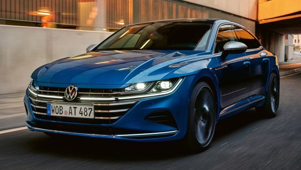 폭스바겐의 플래그십 4도어 쿠페 ‘신형 아테온’은 아름다움과 퍼포먼스를 상징하는 쿠페의 디자인과 전통적인 세단의 장점을 한데 모은 모델로, 세련된 스타일과 패밀리 카로도 손색없는 실용성을 고루 갖췄다. 사진제공 | 폭스바겐코리아