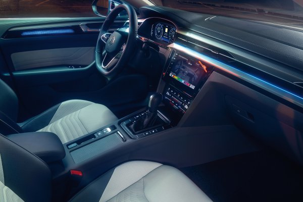 실내에는 한국형 내비게이션이 탑재된 ‘MIB3 디스커버 프로’ 인포테인먼트 시스템과 ‘10.25인치 고해상도 디지털 콕핏 프로’ 등을 장착해 편리한 커넥티드 주행 환경을 구현했다. 사진제공 | 폭스바겐코리아