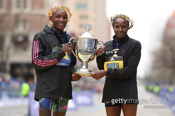 에번스 체벳(왼쪽), 헬렌 오비리. 사진=게티이미지코리아