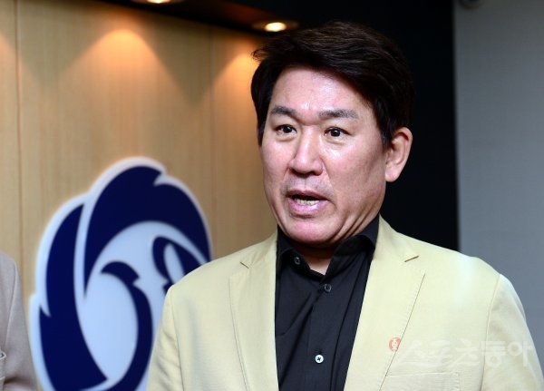 18일 서울 강남구 야구회관에서 KBO 전력강화위원회가 열렸다. 조계현 전력강화위원장이 회의 종료 후 인터뷰를 하고 있다. 김민성 기자 marineboy@donga.com