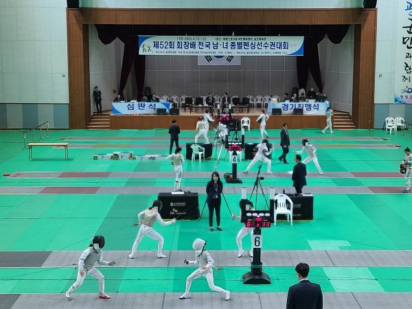 영광군에서 열리고 있는 제52회 회장배 전국 종별 펜싱 선수권대회. 사진제공ㅣ영광군