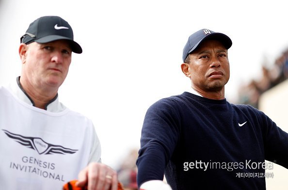 타이거 우즈(오른쪽), 조 라카바. 사진=게티이미지코리아