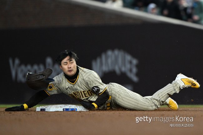 발로 만든 코리안 데이' 배지환X김하성, '5도루 합작' : Mlbpark