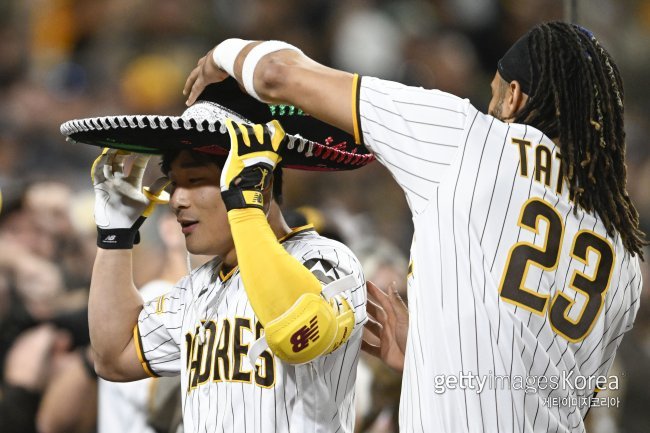 드디어 터졌다' 김하성, 19G 만에 홈런 '역전포 폭발' : Mlbpark