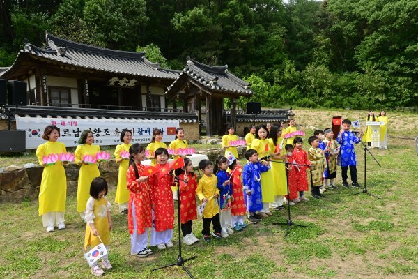 지난 13일, 14일 이틀간 경북 봉화군 일원에서 진행된 ‘한-베 문화교류캠프’를 성황리에 마무리됐다. 사진제공 | 봉화군