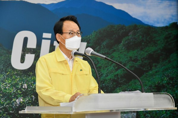 박남서 영주시장이 경북 안전체험관 부지선정 결과 발표에 따른 입장문을 발표했다. 사진제공ㅣ영주시