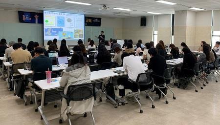 화성시가 ‘직원 대상 홍보역량 강화 교육’을 하고 있다. 사진제공｜화성시