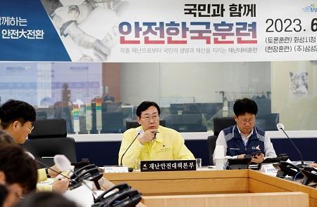 8일 정명근 화성시장(가운데) 안전 한국훈련에서 발언하고 있다. 사진제공|화성시