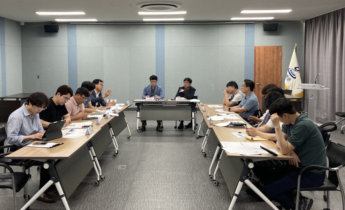 고흥군이 최근 군청 팔영산홀에서 ‘드론실증도시 구축사업 킥오프 회의‘를 개최했다. 사진제공ㅣ고흥군