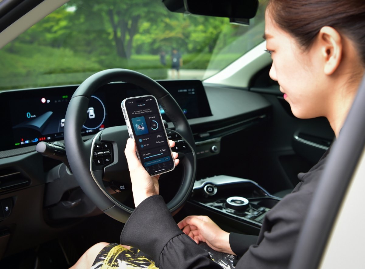 LG에너지솔루션의 대표적 BaaS 사업인 전기차 배터리 관리 솔루션 ‘B-Lifecare’ 서비스 이미지. 사진제공|LG에너지솔루션