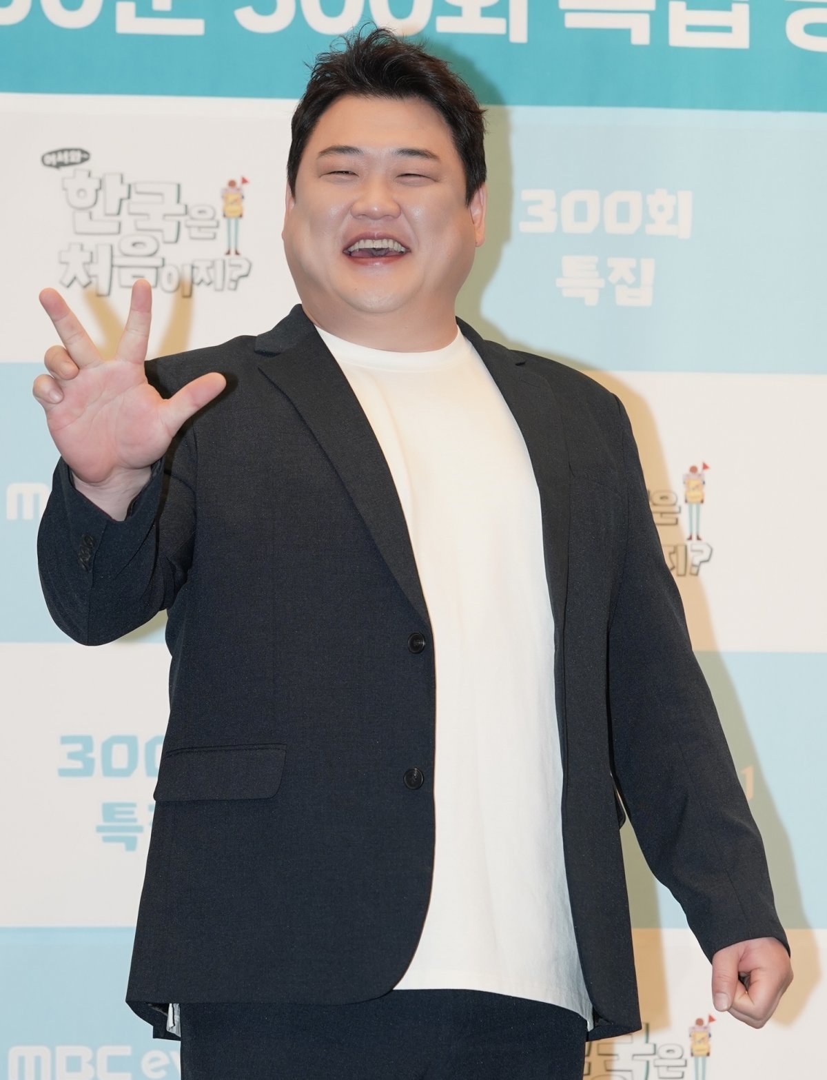 개그맨 김준현이 15일 오전 서울 상암동 스탠포드호텔에서 열린 MBC에브리원 예능프로그램 ‘어서와∼ 한국은 처음이지?’ 300회 기자간담회에서 포즈를 취하고 있다. 사진제공| MBC에브리원