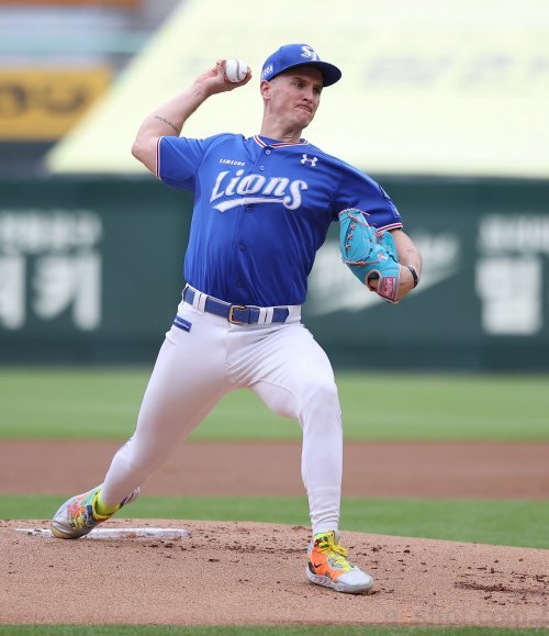 삼성 데이비드 뷰캐넌은 25일 인천 SSG전에 선발등판해 7이닝 1실점의 호투로 5-2 승리를 견인, 팀을 5연패에서 건져냈다. 효율적인 투구로 상대 타선을 제압하며 에이스다운 모습을 보였다. 사진제공 | 삼성 라이온즈