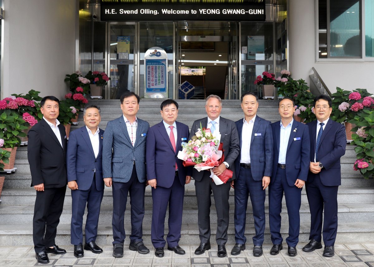 지난 26일 스벤 올링(Svend Oling) 신임 주한 덴마크 대사 일행이 해상풍력 발전 산업 협력 및 우호교류 증진을 위해 영광군을 방문했다. 사진제공ㅣ영광군